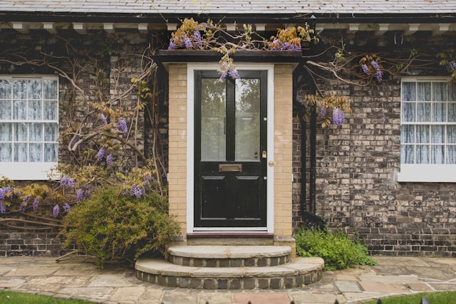 black-and-white-door