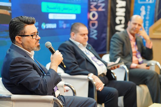 business-panel-discussion-at-a-conference