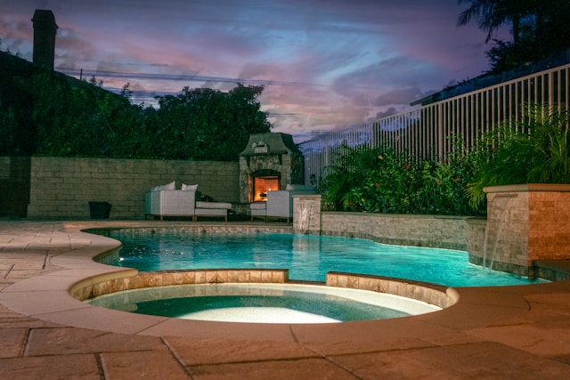 a-swimming-pool-with-a-building-in-the-background